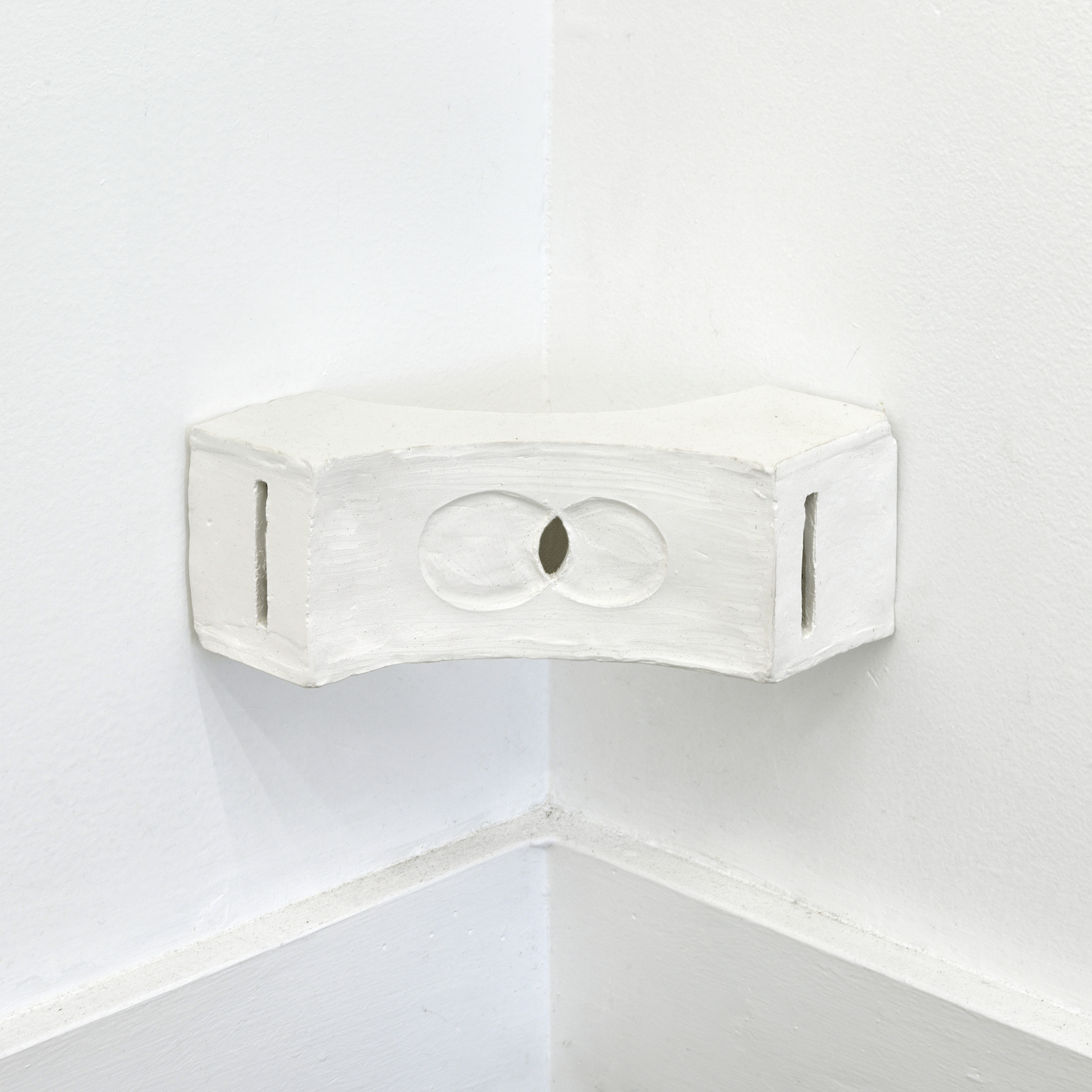 Things in Common Corner brace for Loose Room