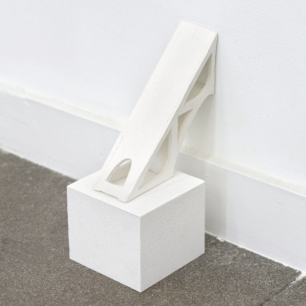 Building a Bridge to a Way Corner Brace for Deep Gulf in the Room