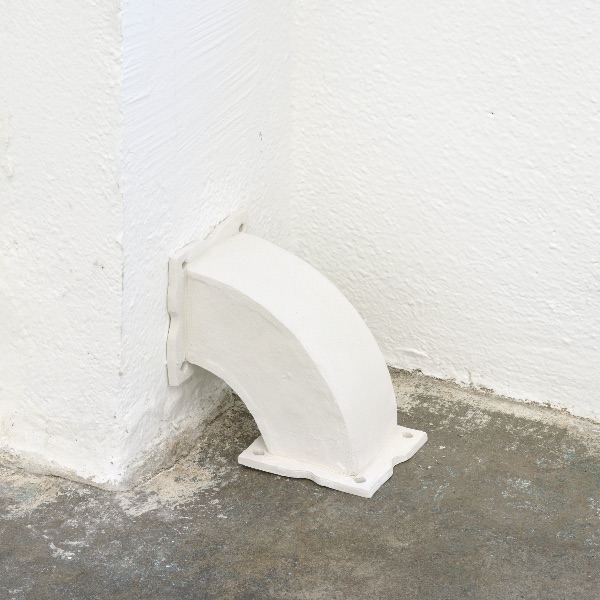 Connecting People Corner Brace for Lonely Room