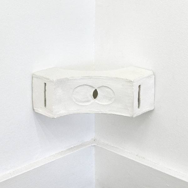 Things in Common Corner brace for Loose Room